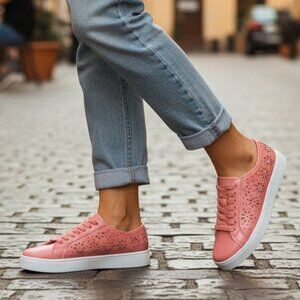 NIB Issac Mizrahi Tamara Lace Up Perforated Floral Eyelet Platform Sneakers